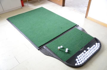 Golf Hitting Mat with Ball Tray