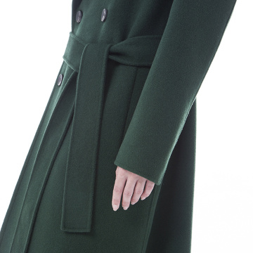 Abrigo de cachemir verde a la moda