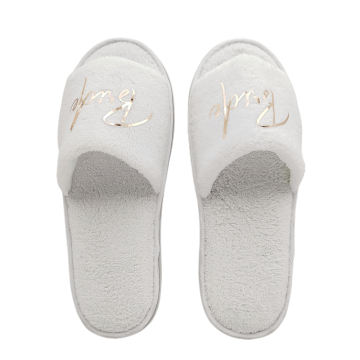 Wholesale Luxury Hotels and Beauty Salons: Slipper Manufacturers and Foot Therapy Shops" 

However, if you need a more concise and focused title, consider:

"Luxury Hotels & Wholesale Slippers for Beauty Salons and Therapy Shops