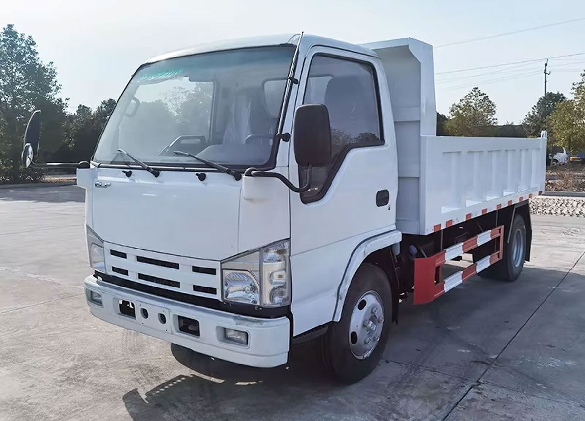 Isuzu commercial dump truck Isuzu commercial dump truck