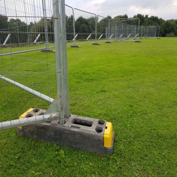 Safety fence around the foundation pit