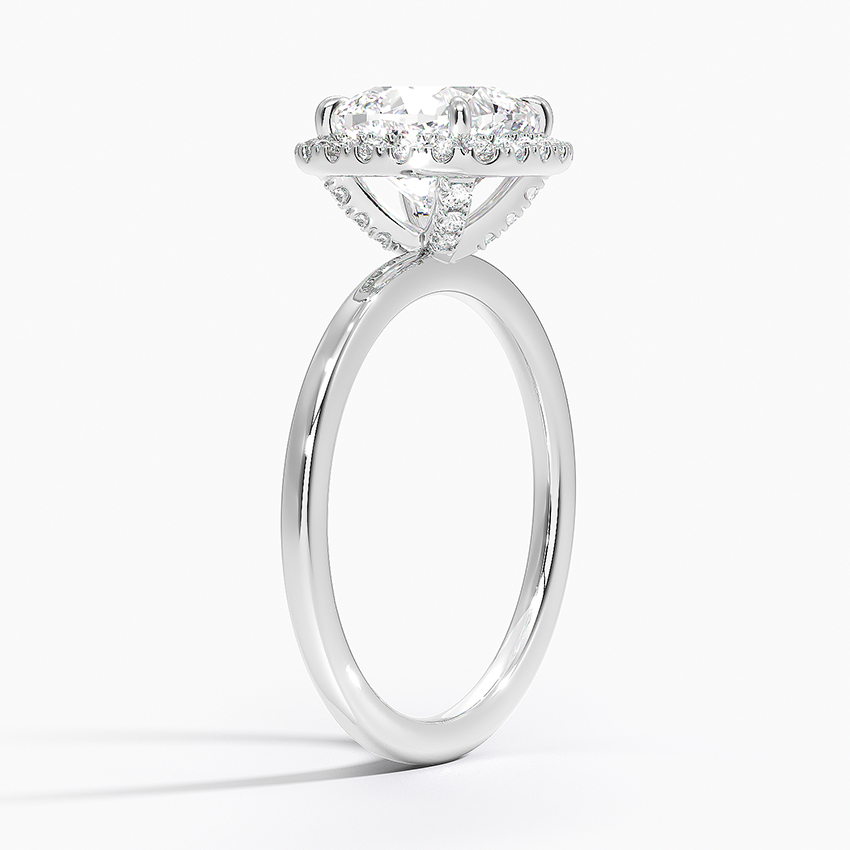 Angled View ng Cushion Halo Ring na nagdedetalye sa Hidden Gallery Pave Wrap