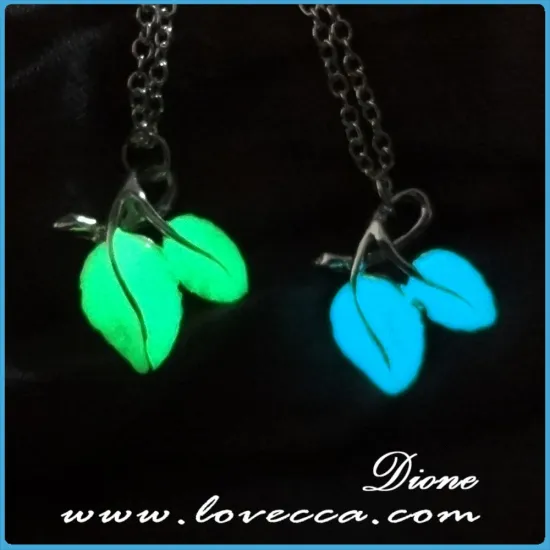 Wholesale leaf pendants necklace glow in the dark necklace with Luminous stone