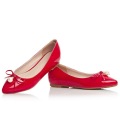 良質赤いフラットな女性かわいい靴