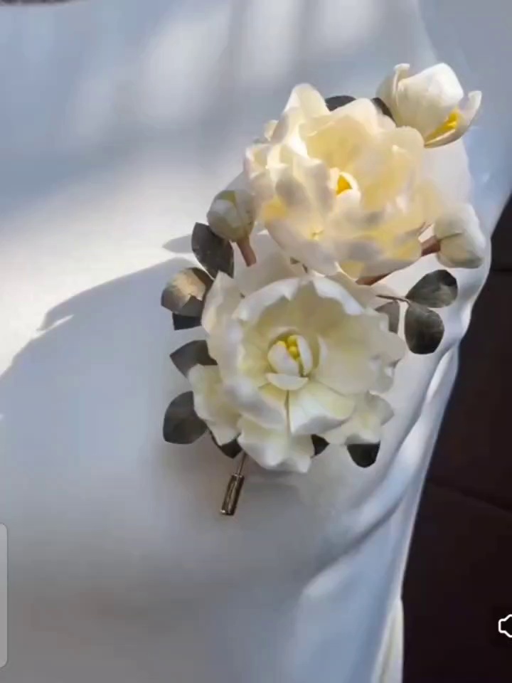 Non-legacy velvet flowerExquisite gardenia brooch