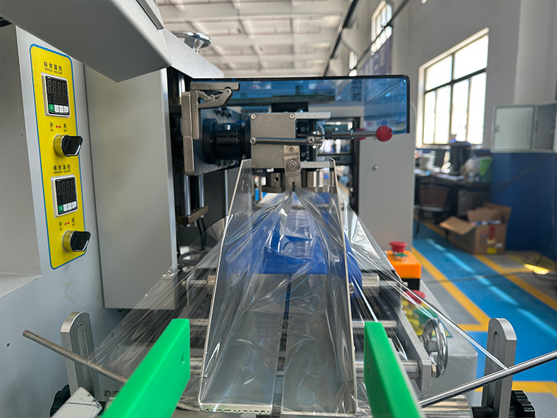 Automatic pillow packing machine