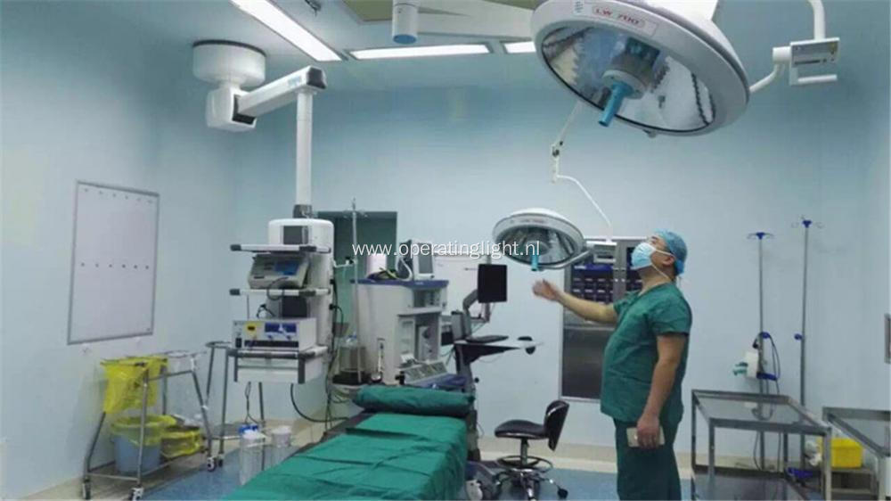 Illumination adjust dual arm surgical light