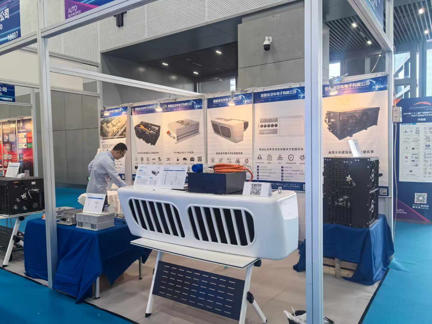 Commercial truck air conditioner