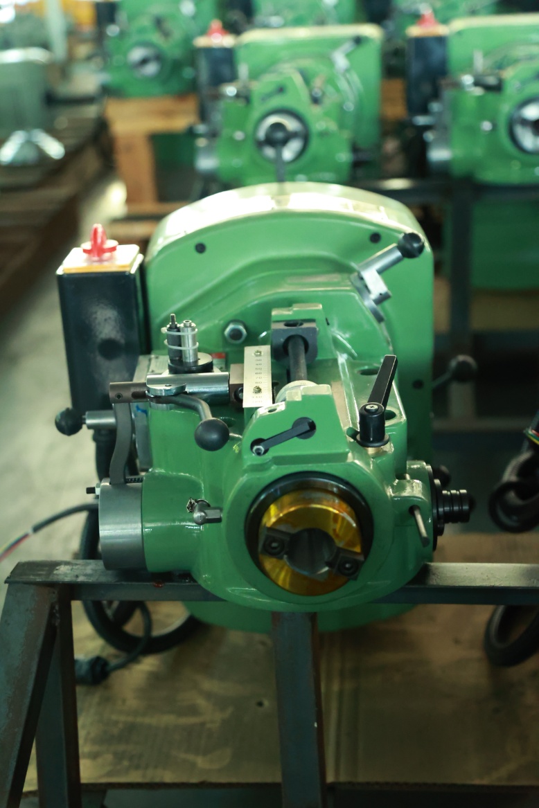 vertical turret milling machine