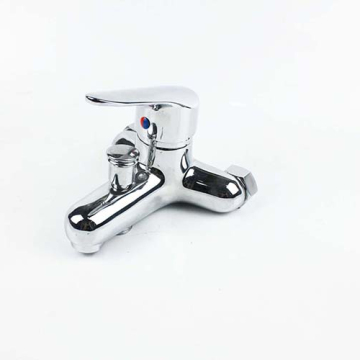 High-Quality Zinc Alloy Bathroom Triple Faucet with Elastic Pipe and Nozzle: Your Ultimate Bathing Solution