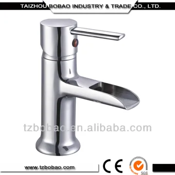 Fashion Deck Mounted Brass Waterfall Basin Faucet