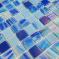 Piastrelle di piscina a mosaico in vetro blu iridescente