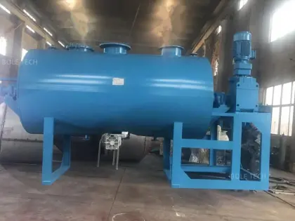 Energy saving vacuum rake dryer for paste materials