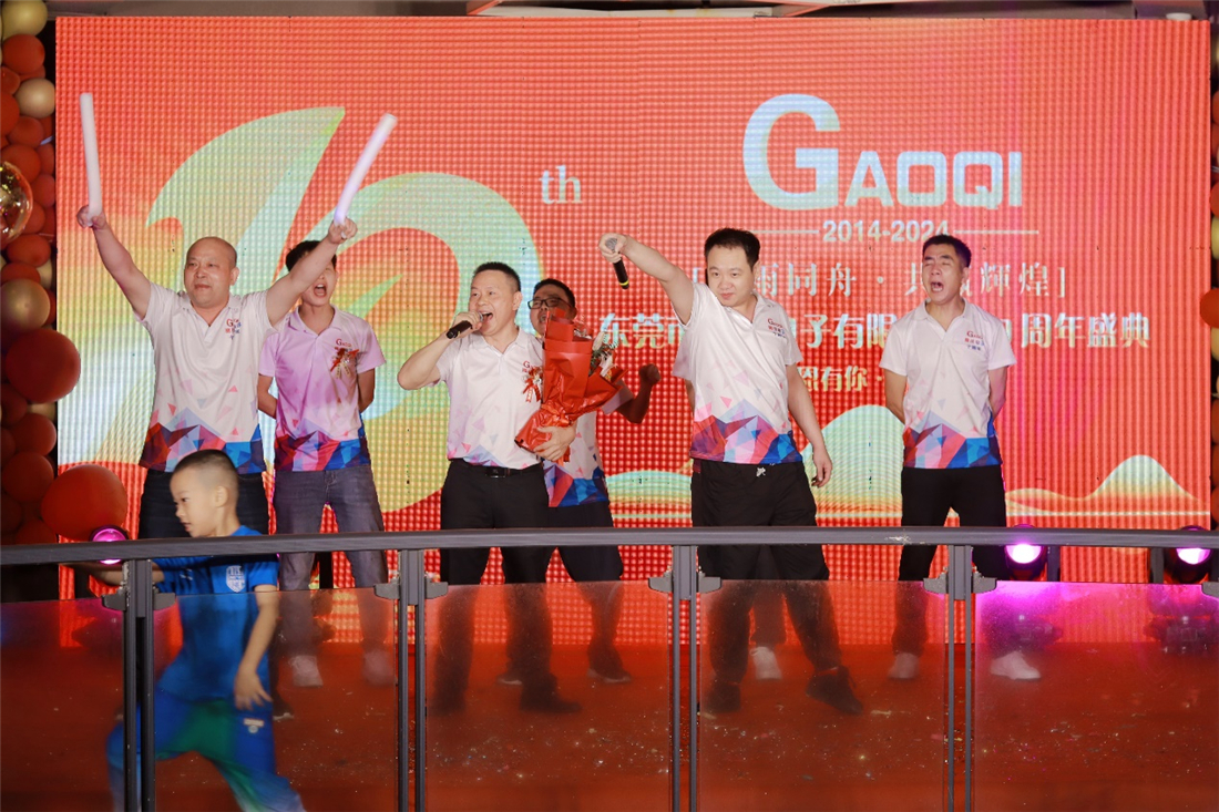 6386155733724303408291652