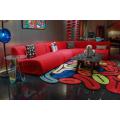 Sofá seccional rojo vibrante con diseño moderno