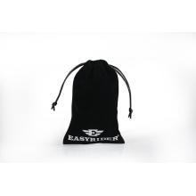 Bolsa de veludo personalizada com corda de seda preta