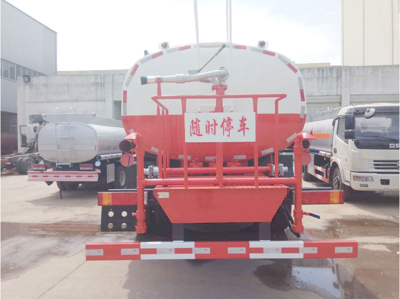 Dongfeng 8x4 25000liters water sprinkling tank truck