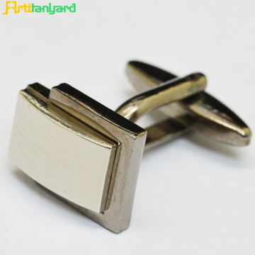 Gemello in oro con logo personalizzato rialzato