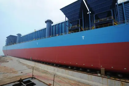 Heavy boat Engineering ship launching