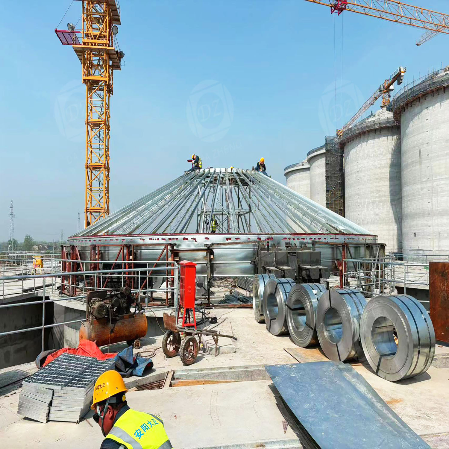 Silos for cement grinding stations