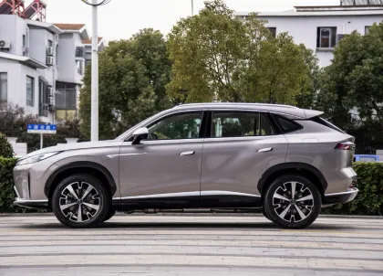 Roewe D5X DMH: China's Affordable New Energy Hybrid SUV