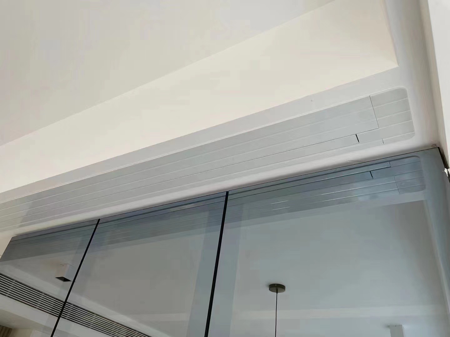 Electric In-Ceiling Screens