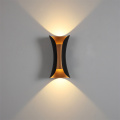 Moderne LED -Wandleuchte im Freien auf und ab