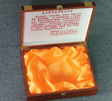 Wooden Medicine Packing Box with Golden Silk Cloth