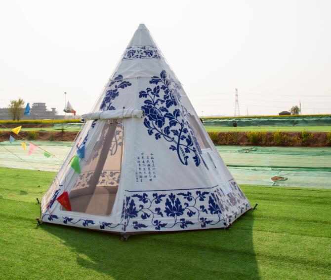 नीले और सफेद चीनी मिट्टी के बरतन पैटर्न के साथ inflatable तम्बू