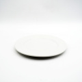 食器の白いエンボス加工されたセラミックディナーウェアは、食器を設定します