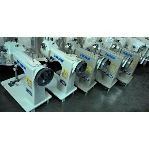 Machine à coudre de petits gants de lit en cuir