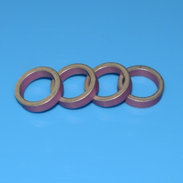 Pink Aluminium Oksida Metallized Keramik Ring