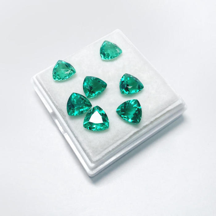 컬럼비아 열수 트라이앵글 컷 랩 그로운 에메랄드