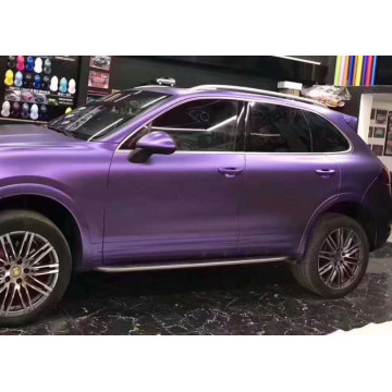 Film en vinyle de voitures violet ultra métal.