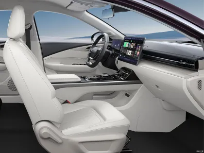 2024 Wuling Starlight Electric Sedan: Long-Range 1.5L Hybrid Car