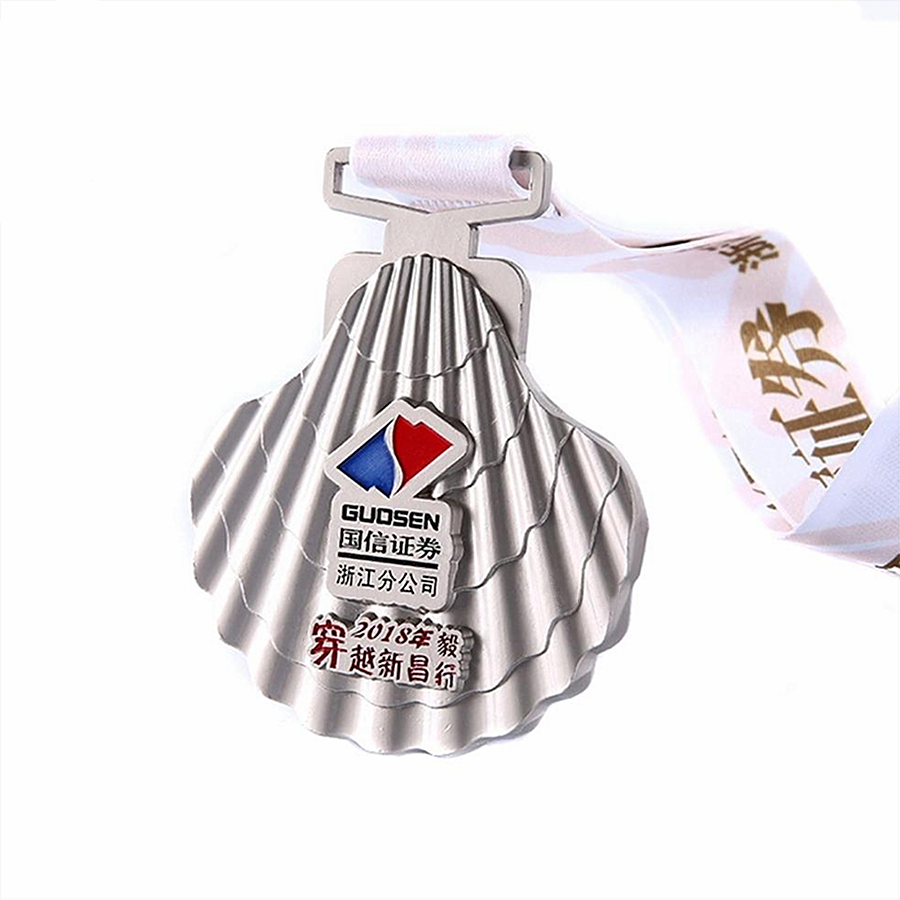 Medalhas de competição de caminhada em forma de concha de prata