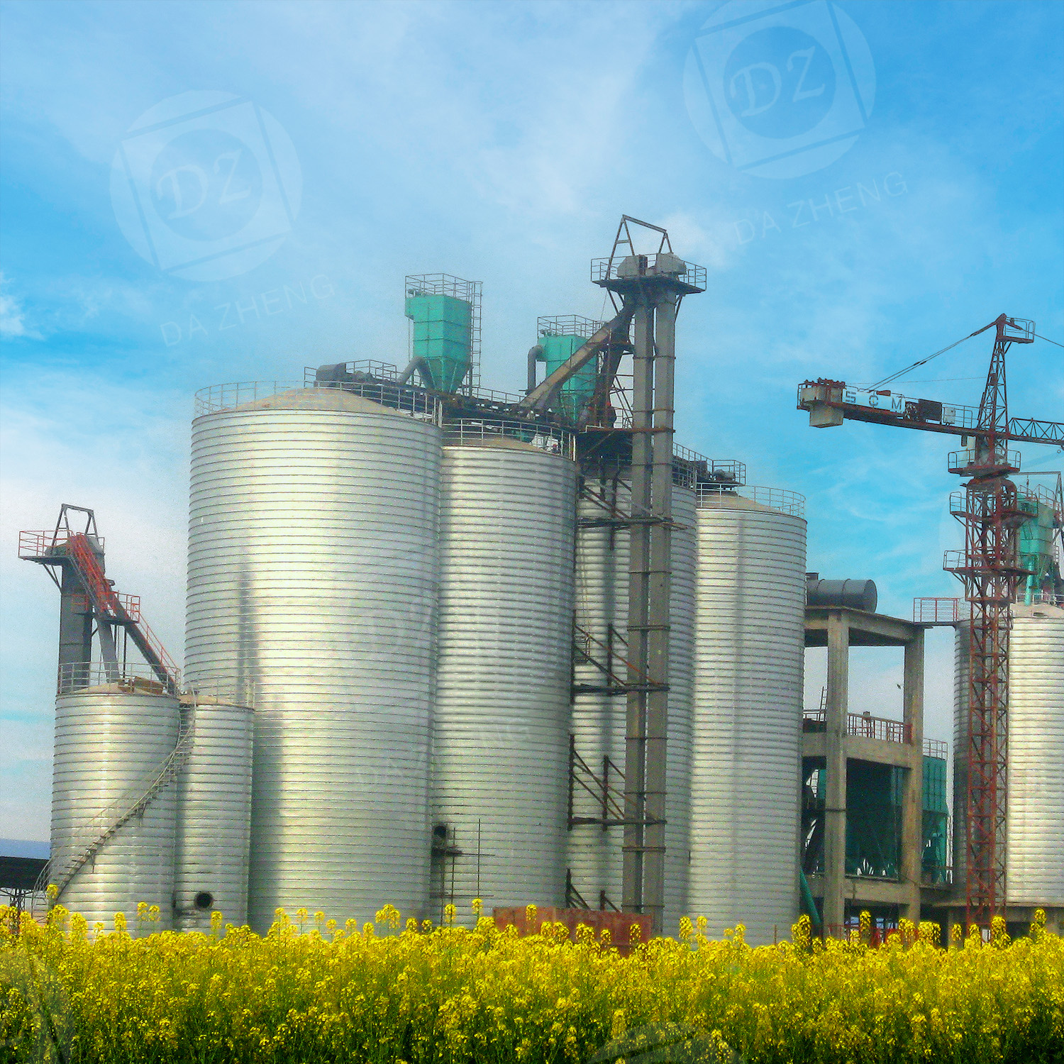Fly ash storage silo for construction materials
