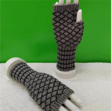 Stylish Trendy Slim Fit Customized Acrylic Yarn Knitted Gloves for Women