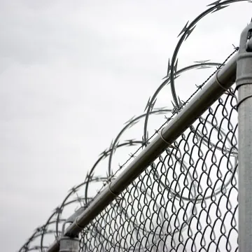 Pagar Hot Dipped Galvanis Galvanis Barbed Wire Airport