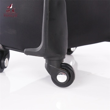 Polyester trolley koffer met universele wielen