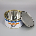 異なる容量の空の化学塗装缶缶