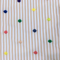 Bordado colorido del diseño del punto en tela de algodón polivinílica
