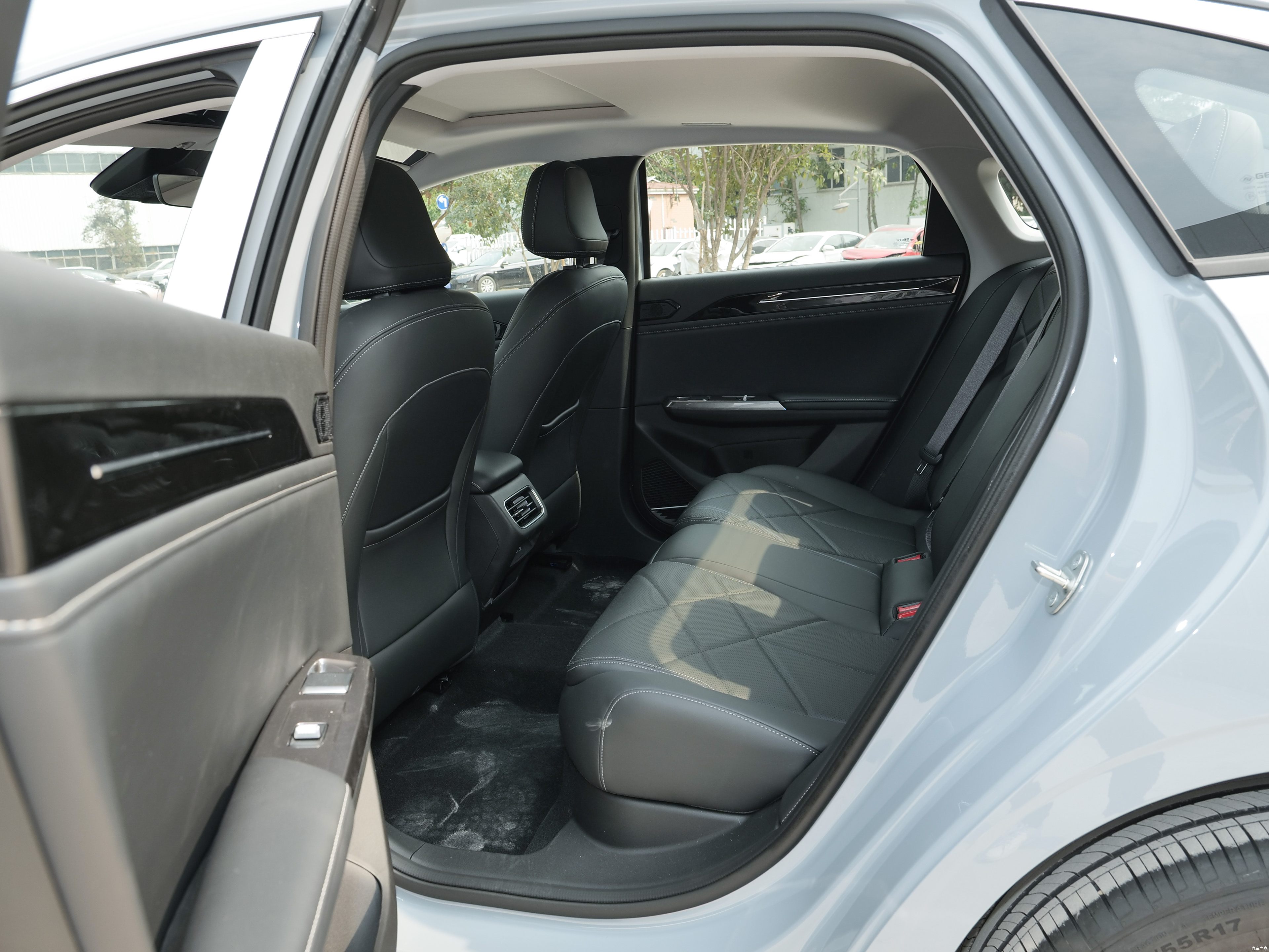 2024 Geely Galaxy L6 Plug-in Hybrid Sedan