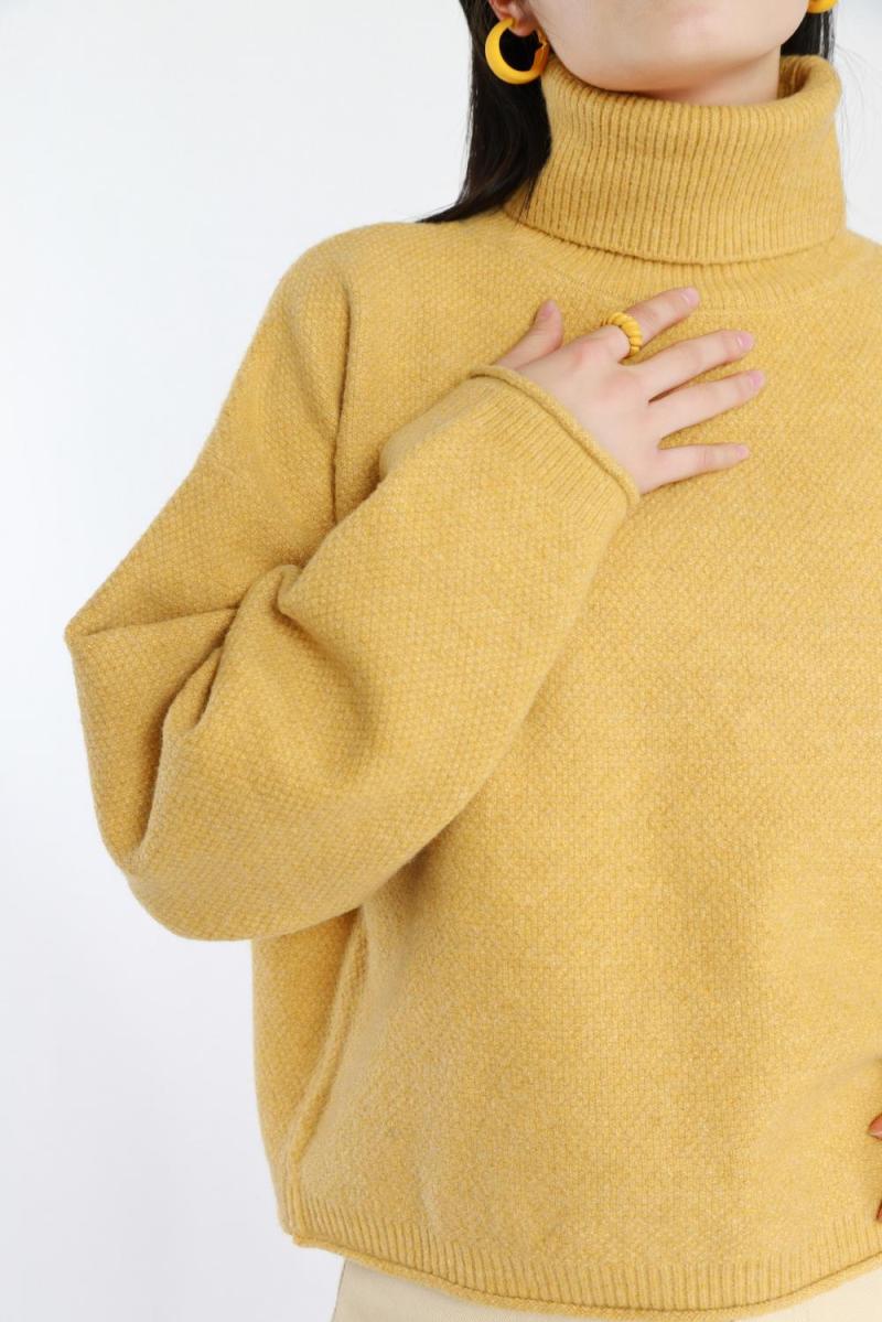 Long-sleeved Knit Top with Stand Collar