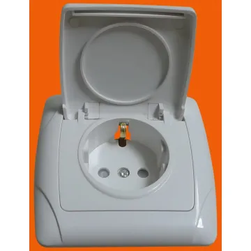 Простая белая евророзетка F3510