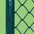Πεδίο ποδοσφαίρου επικαλυμμένο με αλυσίδα φράχτη