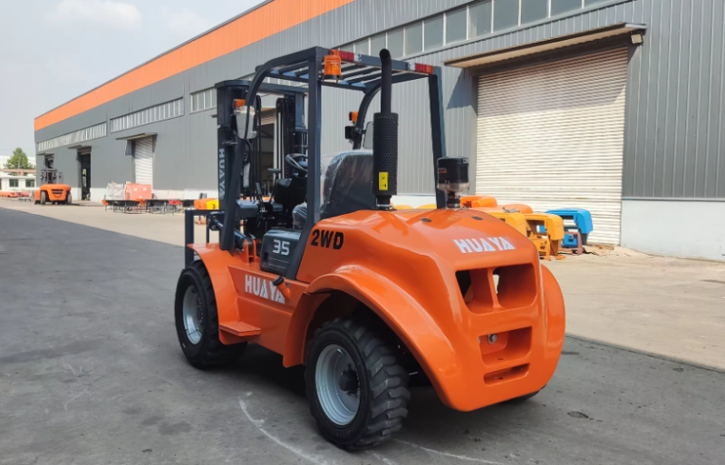 3-5 Ton Off-Road 4WD Diesel Forklift with EPA/Euro5