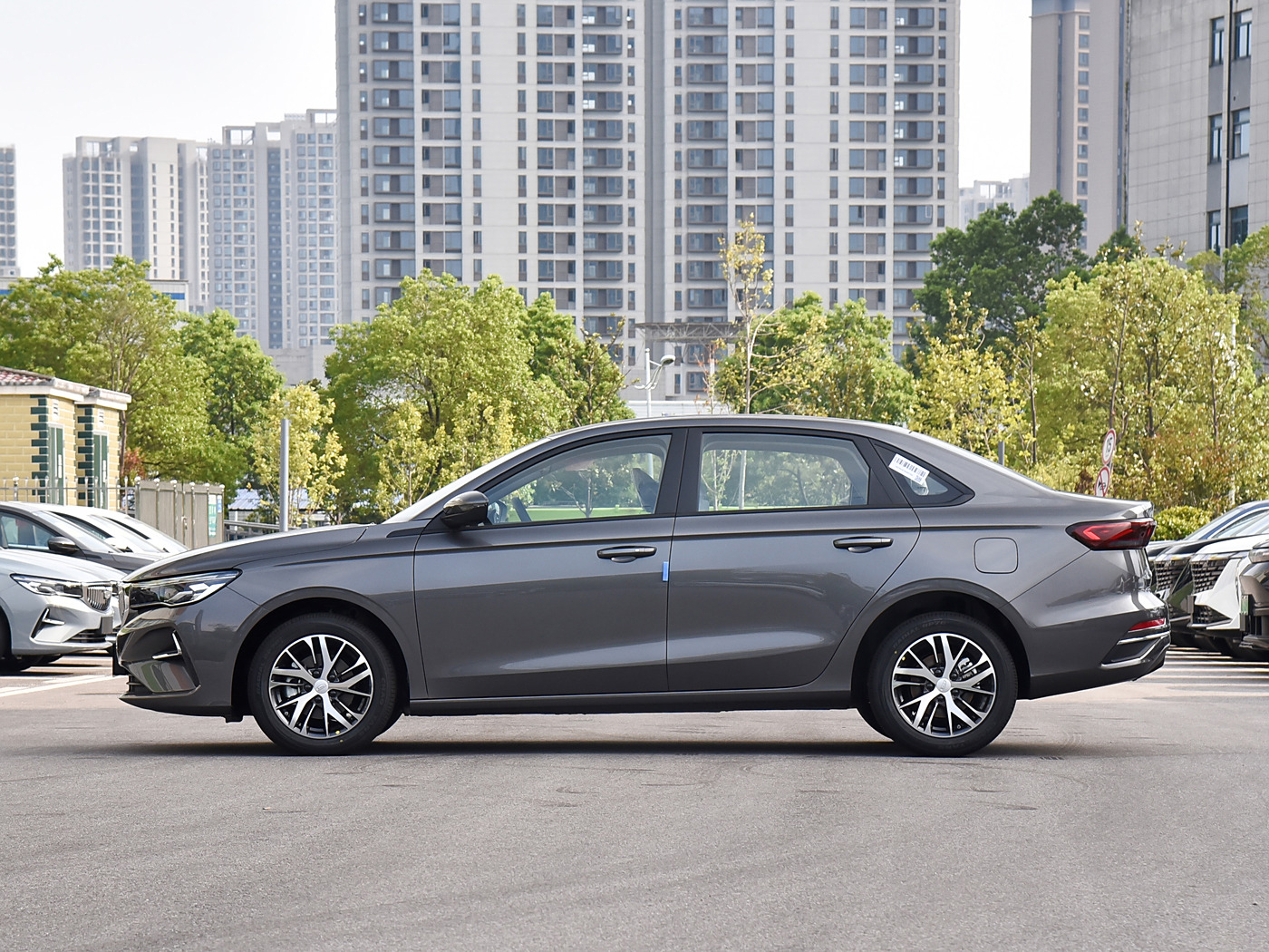 Geely Emgrand Affordable Sedan with Good Fuel Economy
