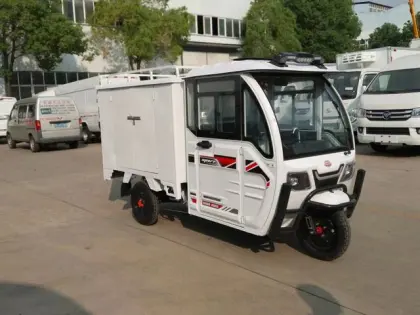 Fully enclosed express three-wheeled electric vehicle