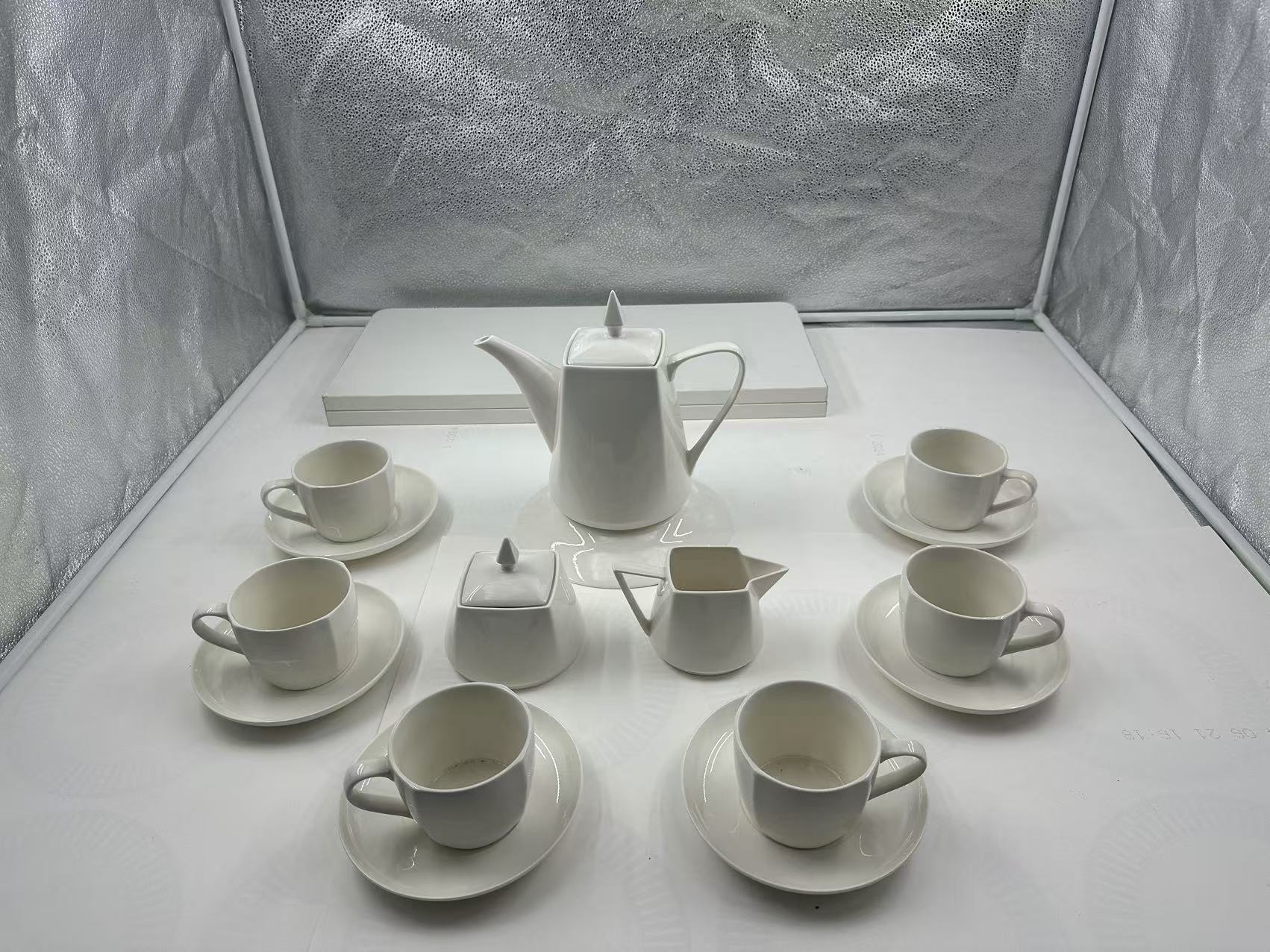 Fashionable ceramic tea set